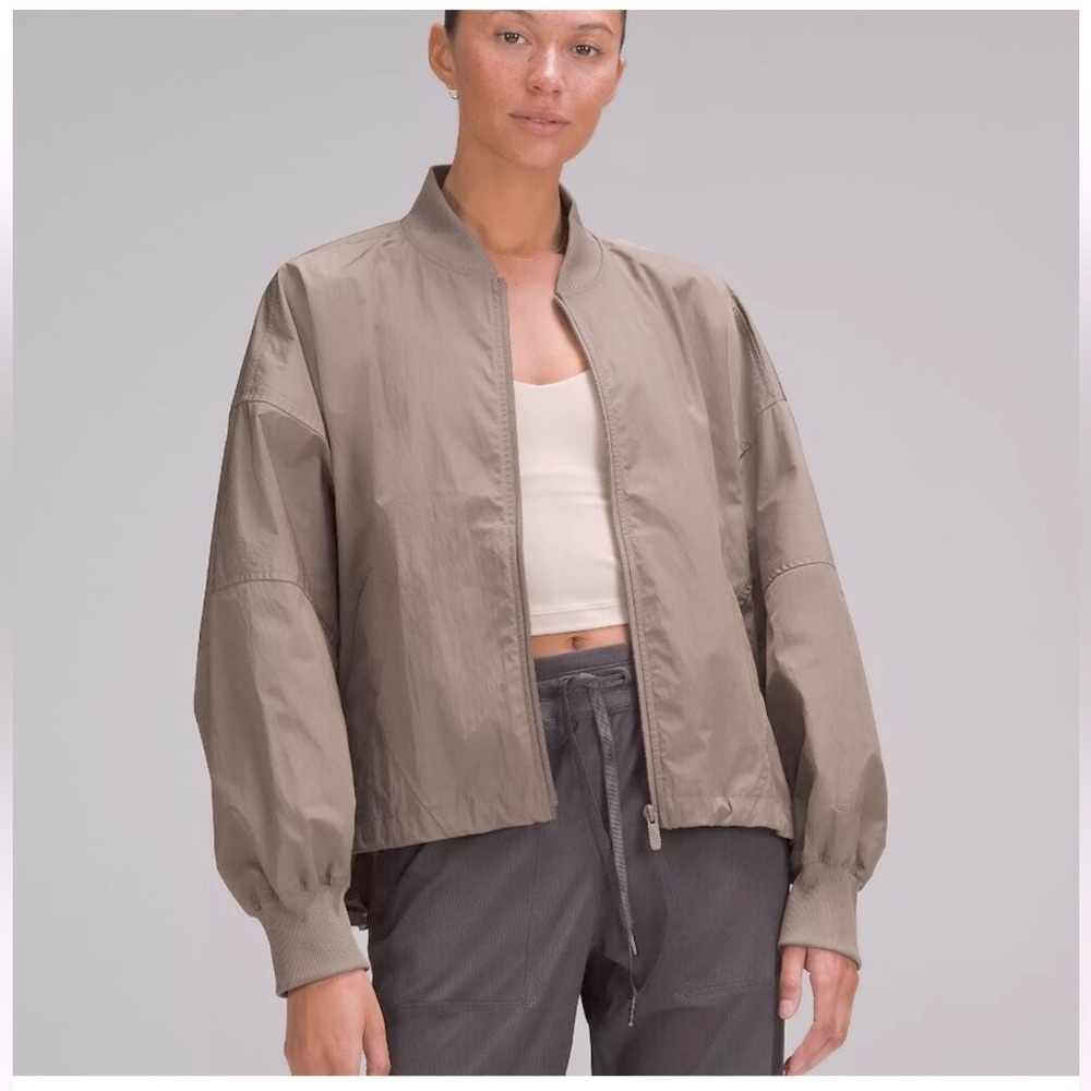 Lululemon Lightweight Hem-Cinch Bomber Jacket NWT SMALL  Color Tan/light Beige